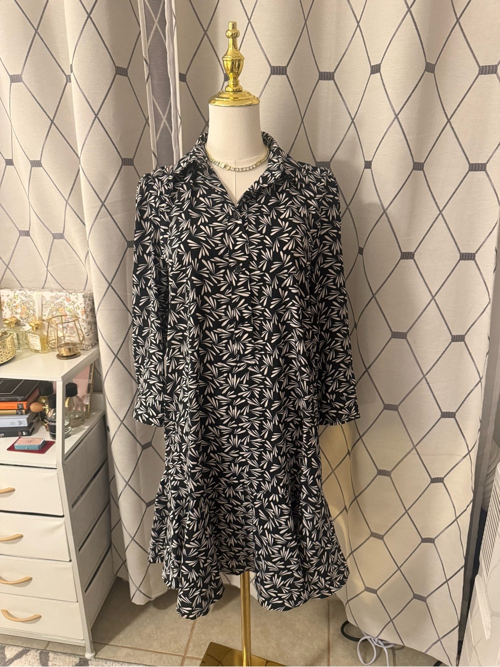 Emma & Michele Black and White Leaf-Print Collared Swing Tunic